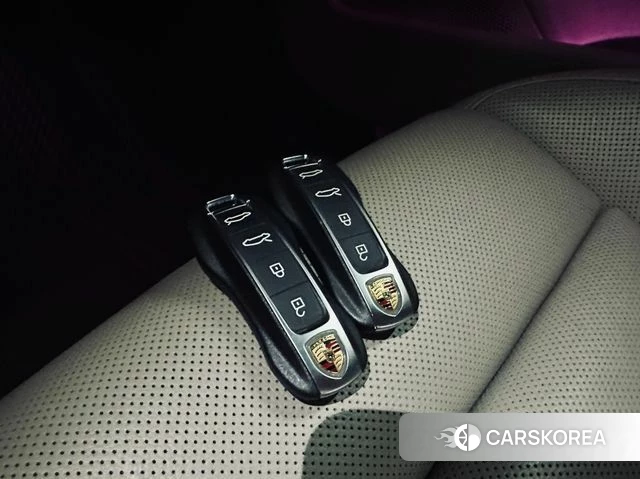 Porsche Taycan id 4360076 из Кореи 10