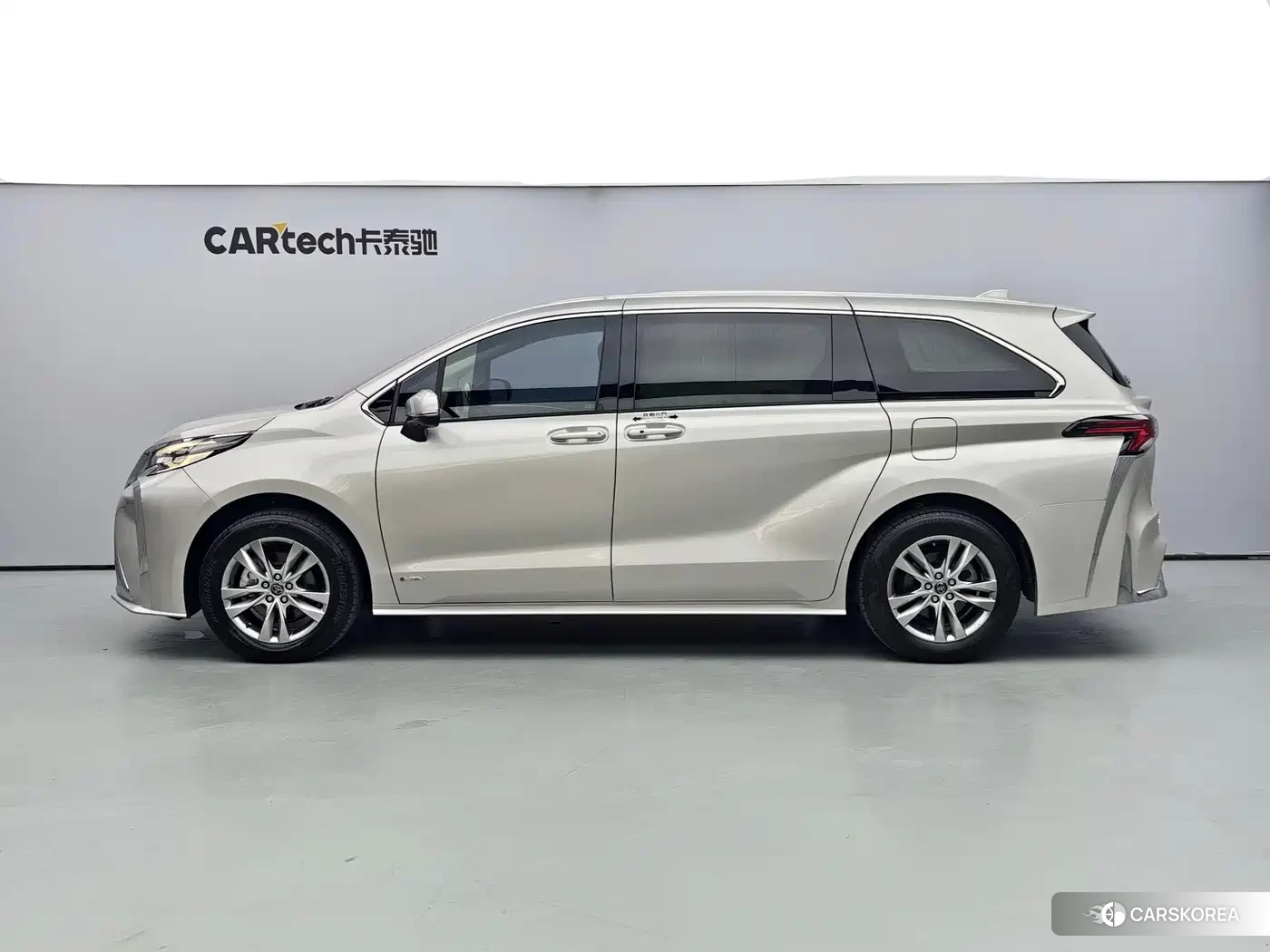 Toyota Sienna id 4629576 из Китая 10