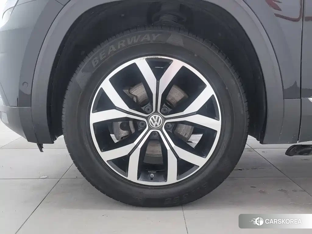 Volkswagen Touareg id 4599566 из Китая 10