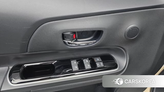 Toyota Prius C id 4285911 из Кореи 10