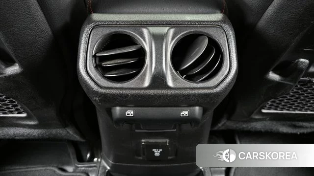 Jeep Wrangler (JL) id 3916919 из Кореи 10