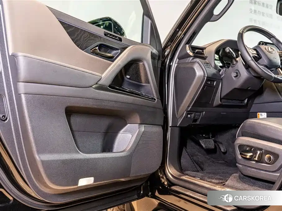 Lexus LX id 4600401 из Китая 10