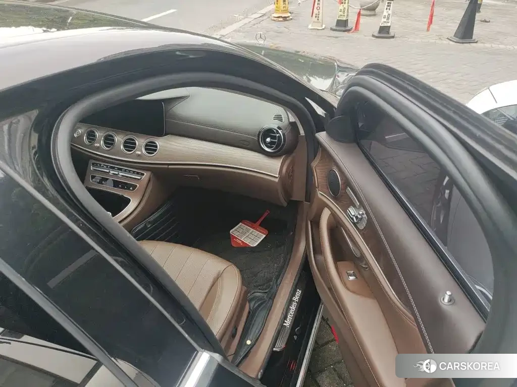 Mercedes-Benz E-Class id 4622383 из Китая 10