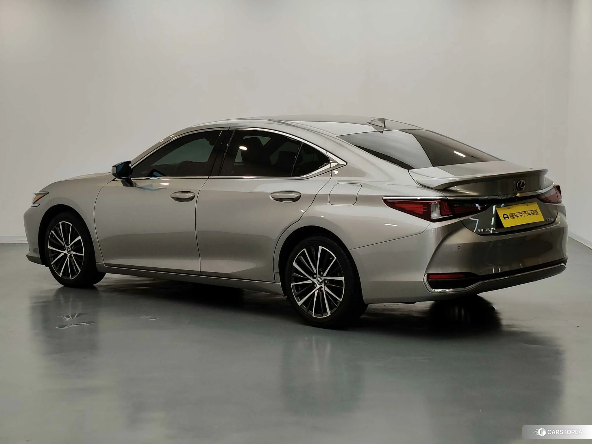 Lexus ES id 4440668 из Китая 10