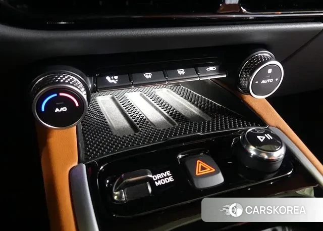 Lotus Emira id 3185148 из Кореи 10