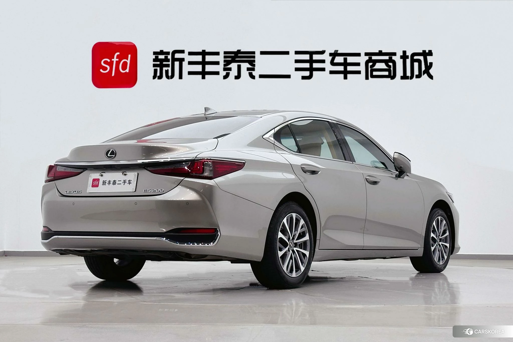 Lexus ES id 4492934 из Китая 10