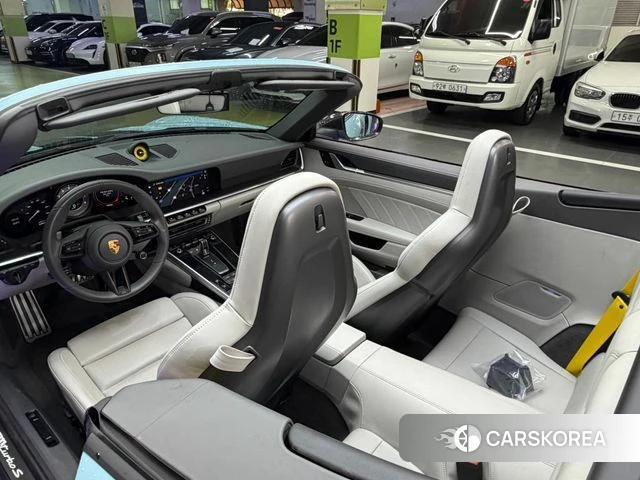Porsche 911(992) id 4618802 из Кореи 10