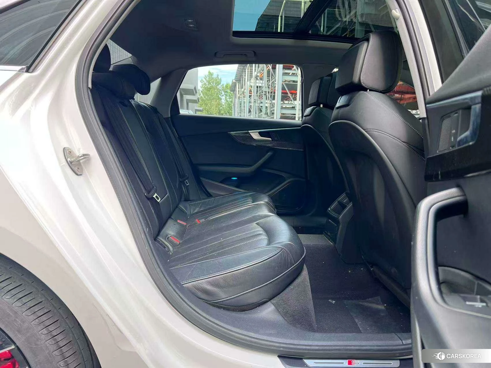 Audi A4L id 4487318 из Китая 10