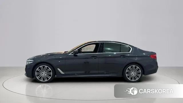 BMW 5 Series (G30) id 2997406 из Кореи 10