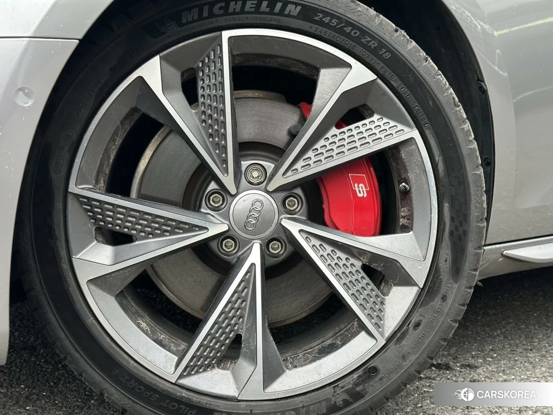 Audi A4L id 4513719 из Китая 10