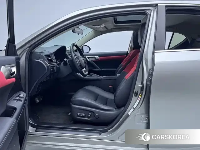 Lexus CT id 4628354 из Китая 11