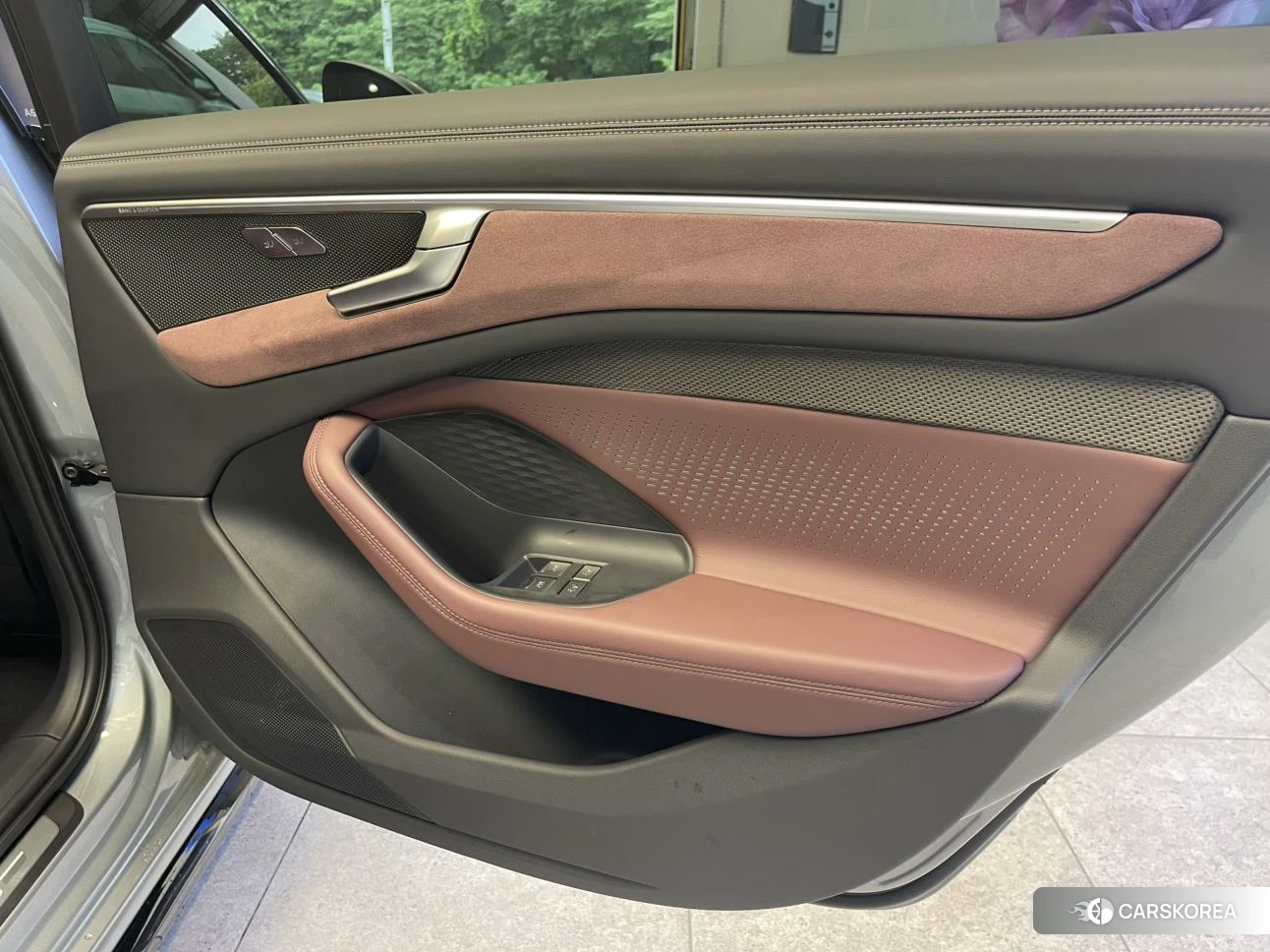 Audi A6L id 4492916 из Китая 10