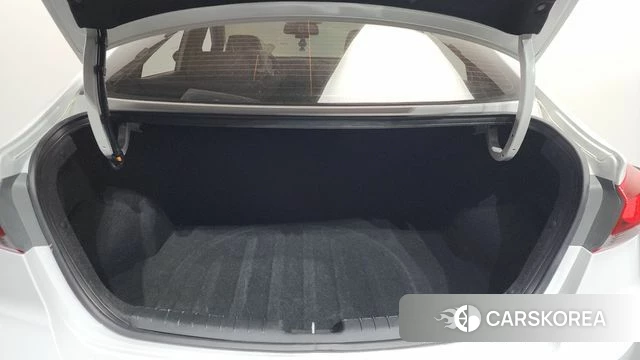 Hyundai Avante AD id 3796284 из Кореи 10