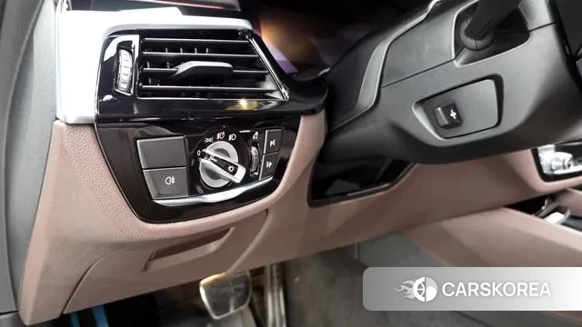 BMW 5 Series (G30) id 3031964 из Кореи 10