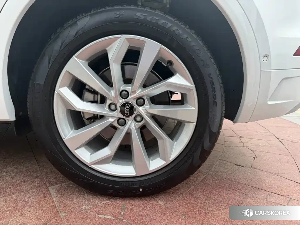 Audi Q5L id 4655134 из Китая 10