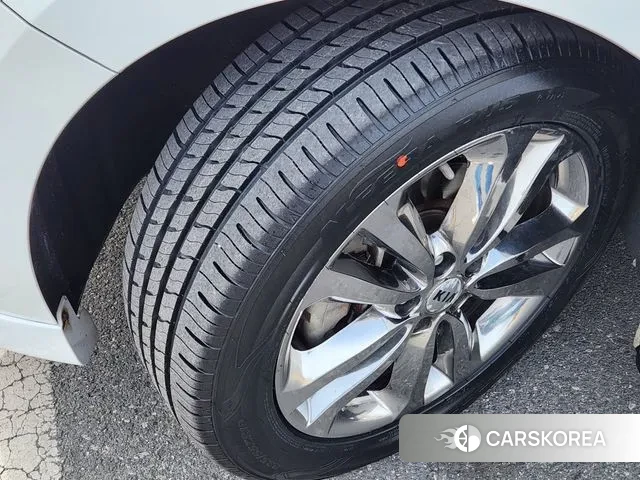 Kia All New Carnival id 3641816 из Кореи 10