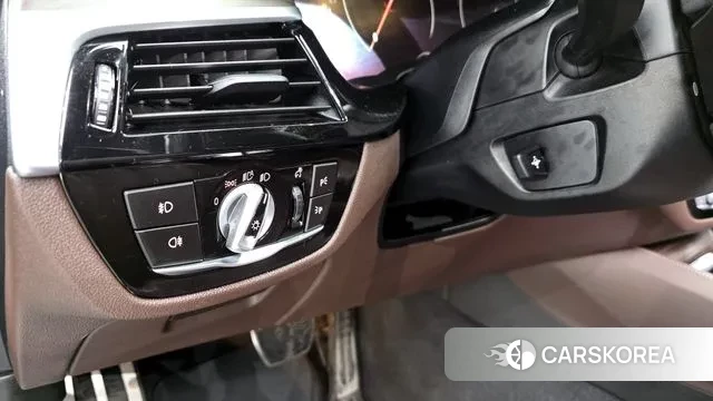 BMW 5 Series (G30) id 3469588 из Кореи 10