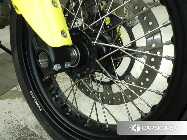 Husqvarna 701 SUPERMOTO id 4184210 из Японии 10