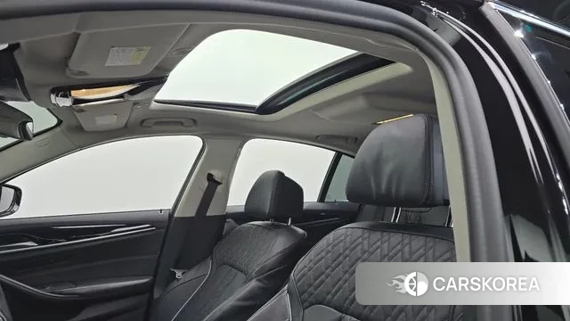 BMW 5 Series (G30) id 3698215 из Кореи 10