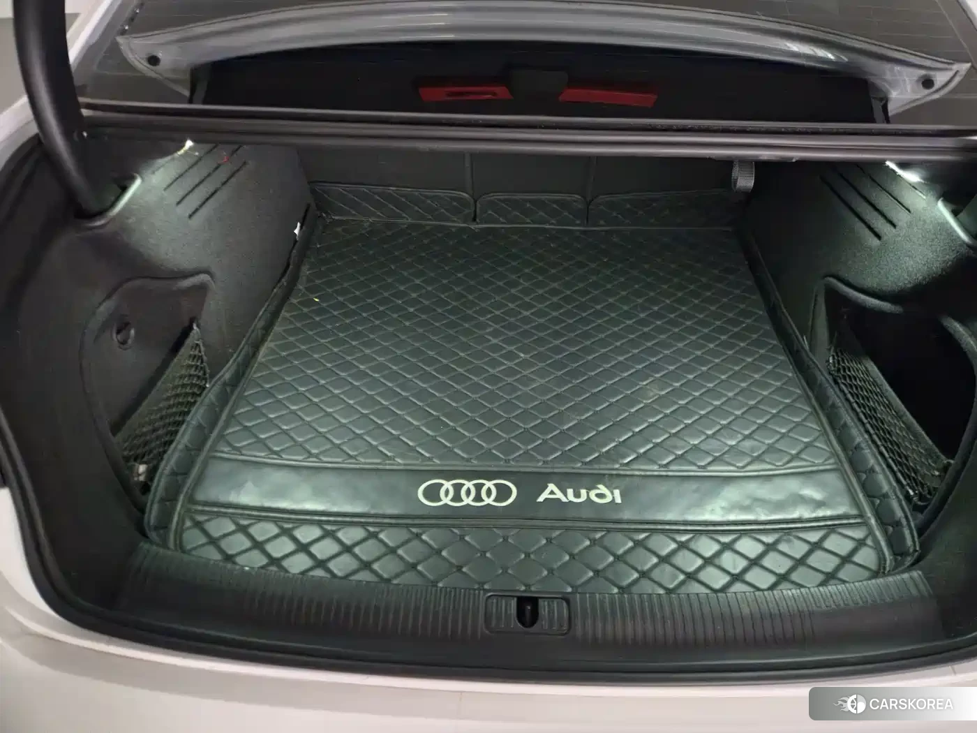 Audi A4L id 4548060 из Китая 10