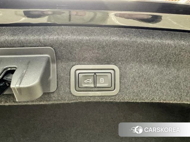 Audi A6L id 4259391 из Китая 10