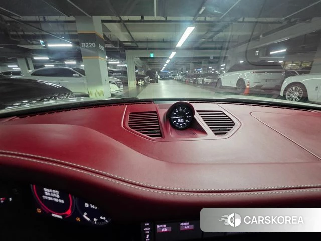 Porsche 911(992) id 4842604 из Кореи 10