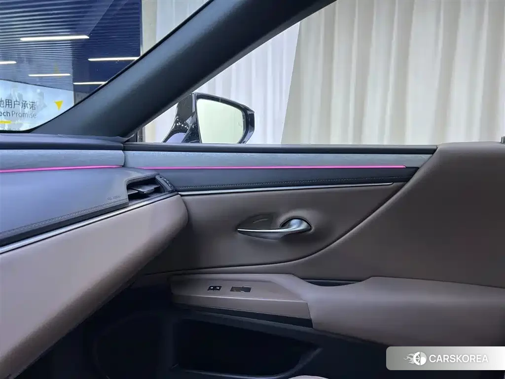 Lexus ES id 4547192 из Китая 10