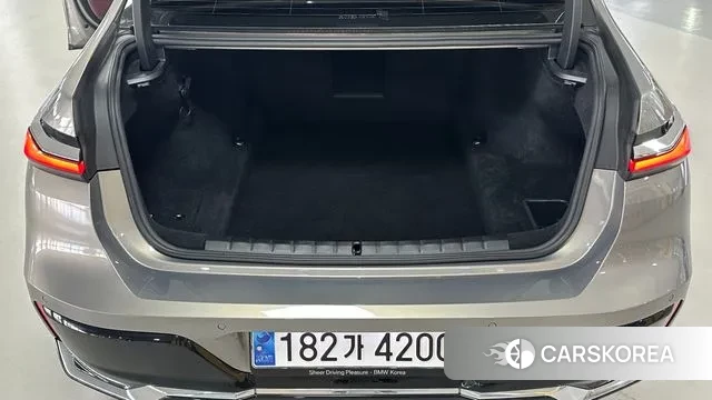 BMW 7 Series (G70) id 3644055 из Кореи 10