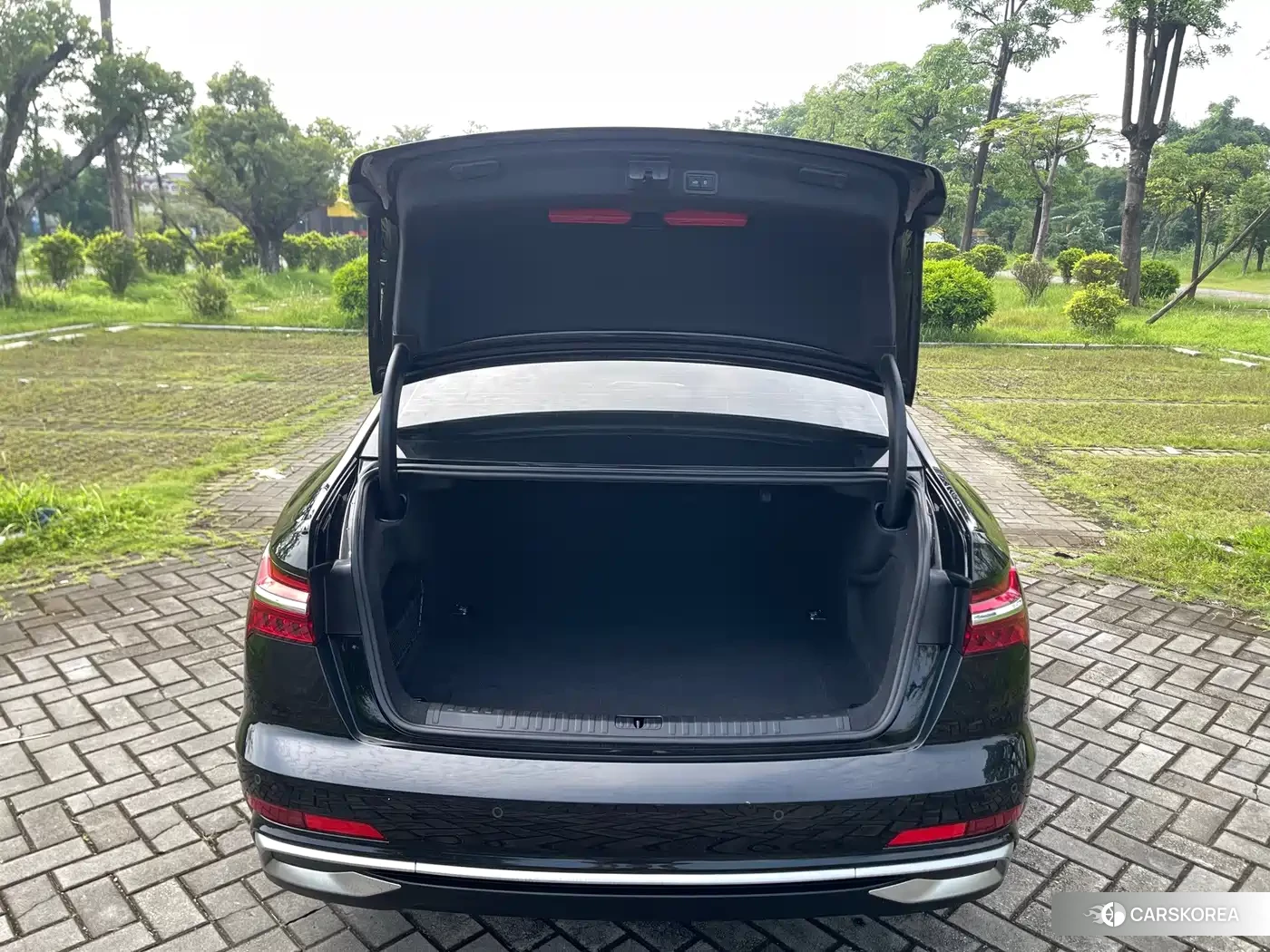 Audi A6L id 4685994 из Китая 10
