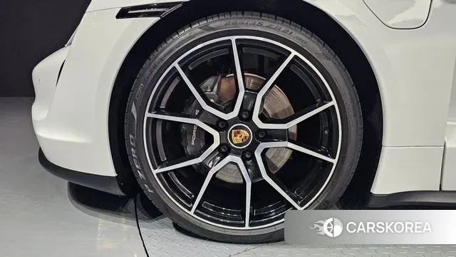 Porsche Taycan id 3082739 из Кореи 10