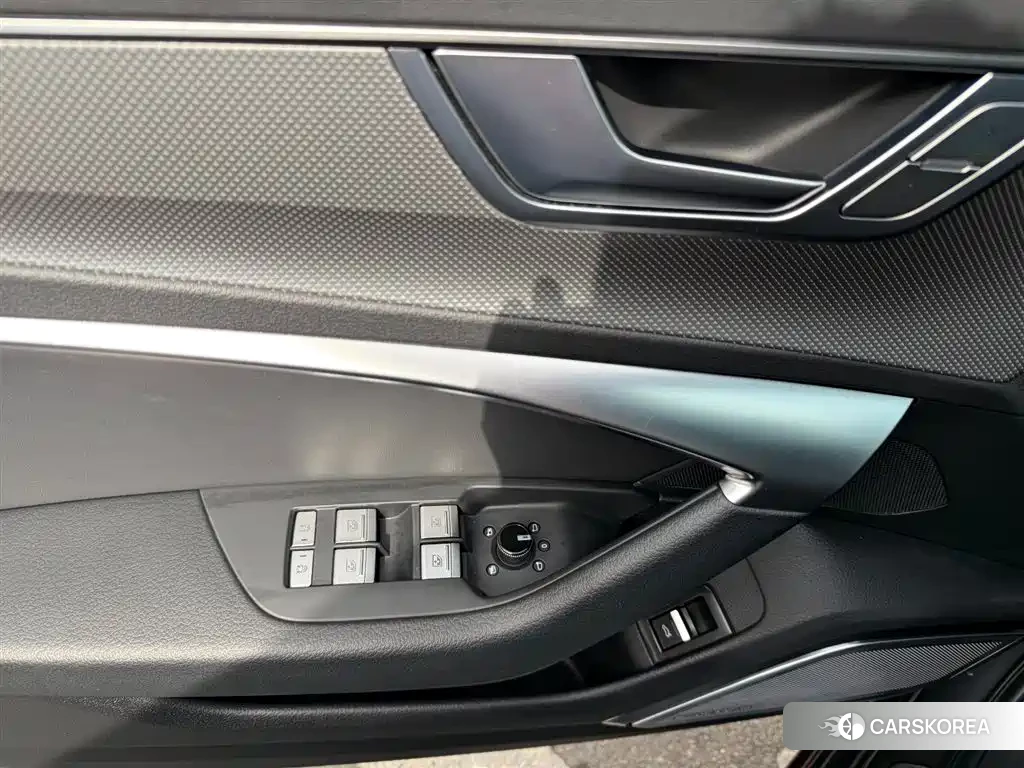 Audi A6L id 4601824 из Китая 10