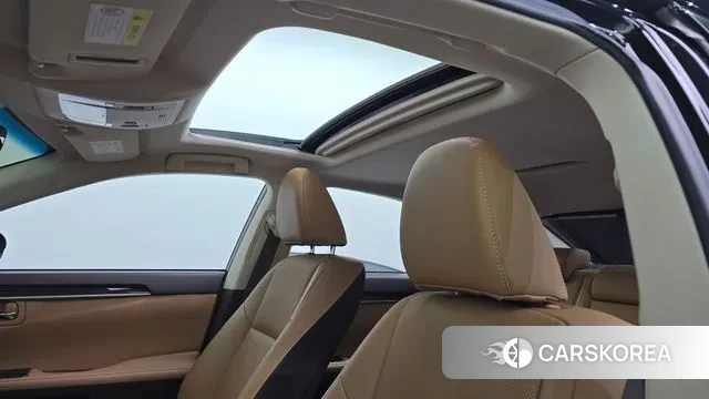 Lexus New ES300h id 3578789 из Кореи 10