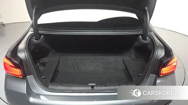 BMW 5 Series (G30) id 3432391 из Кореи 10