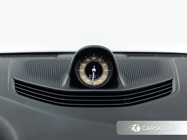 Porsche Taycan id 3420335 из Кореи 10