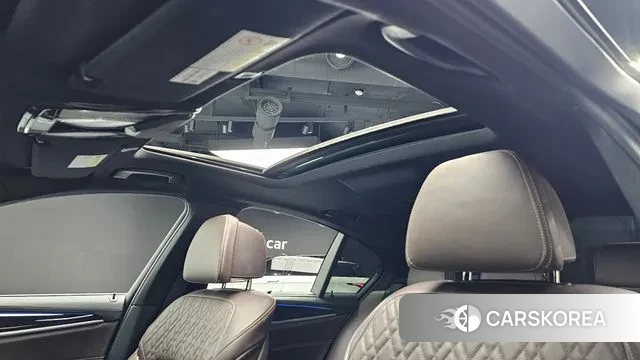 BMW 5 Series (G30) id 3641509 из Кореи 10