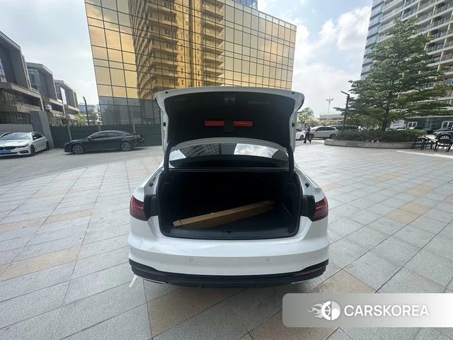 Audi A4L id 4264195 из Китая 10