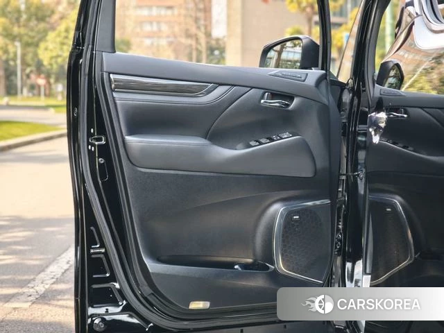 Lexus LM id 4239380 из Китая 10