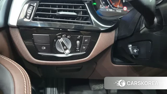 BMW 5 Series (G30) id 3383432 из Кореи 10