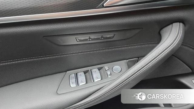 BMW 5 Series (G30) id 4292902 из Кореи 10