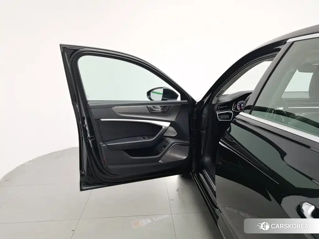 Audi A6L id 4622609 из Китая 10