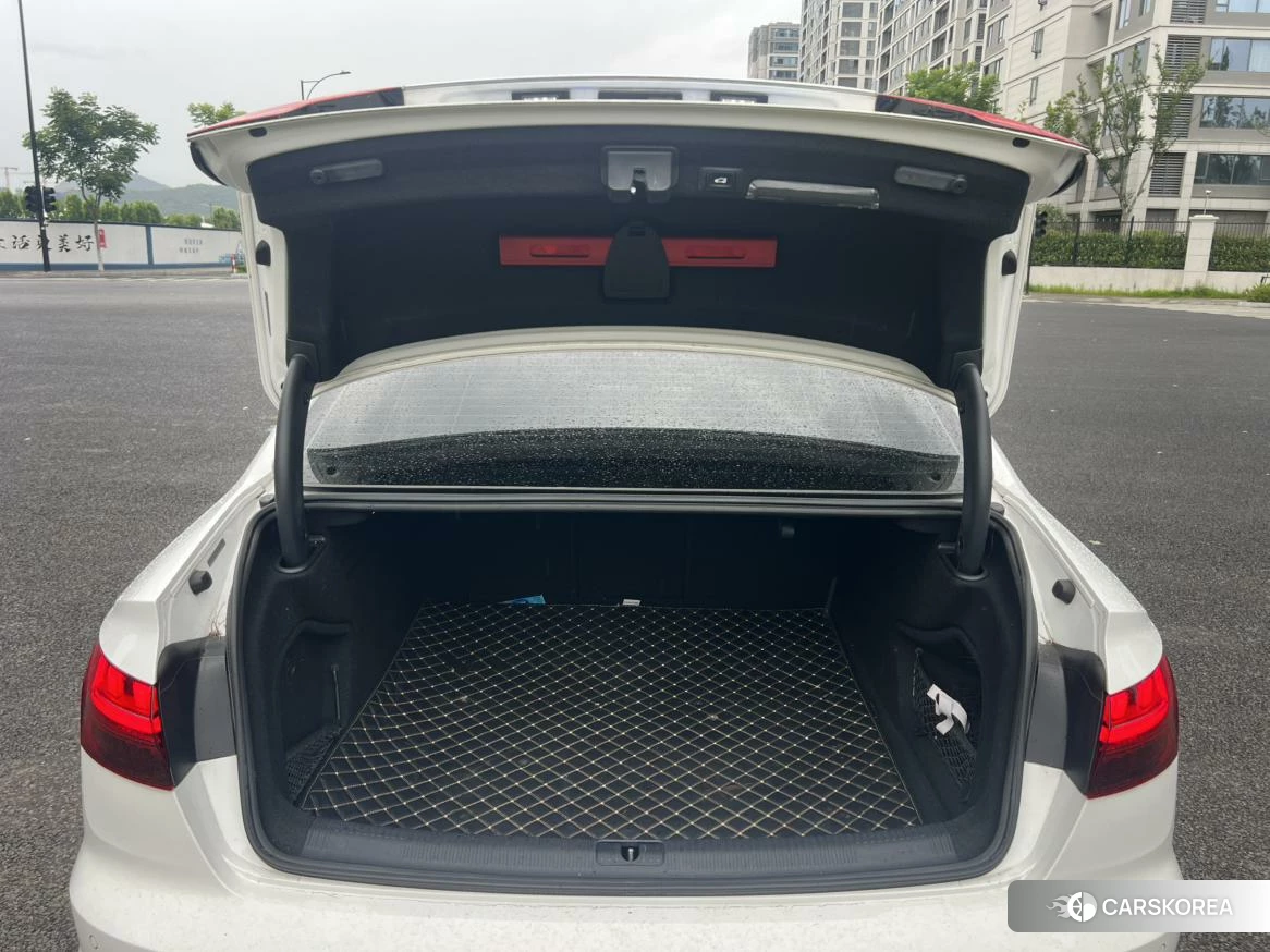 Audi A4L id 4479361 из Китая 10