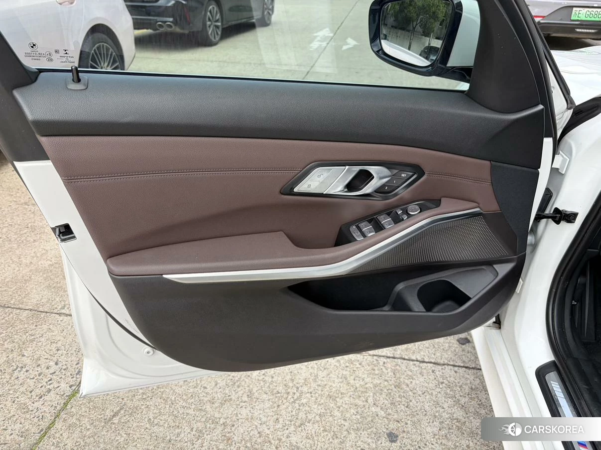 BMW 3 series id 4454285 из Китая 10
