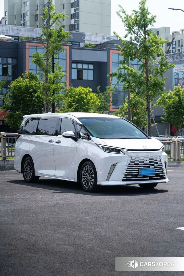 Lexus LM id 4329247 из Китая 10