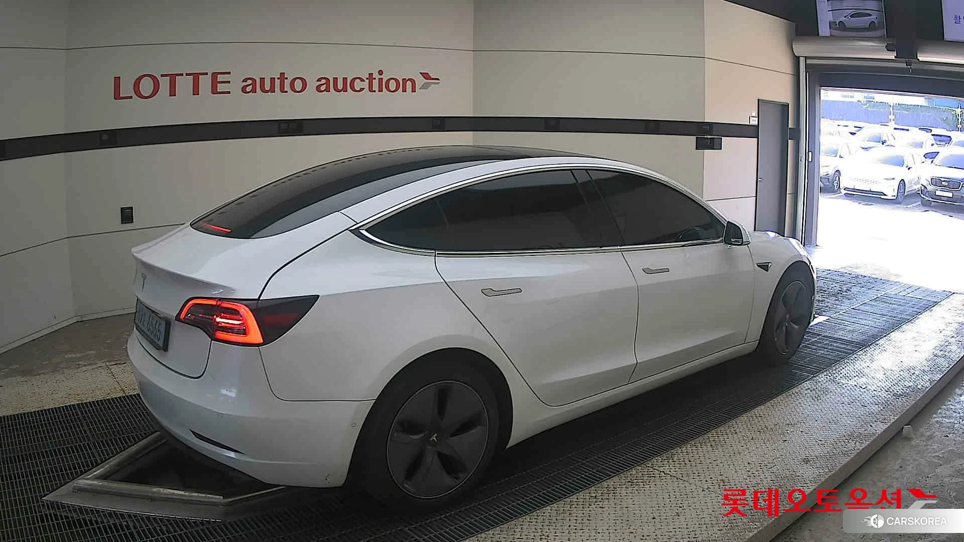 Tesla Model 3 Standard Range Plus RWD id 4679263 из Кореи 10
