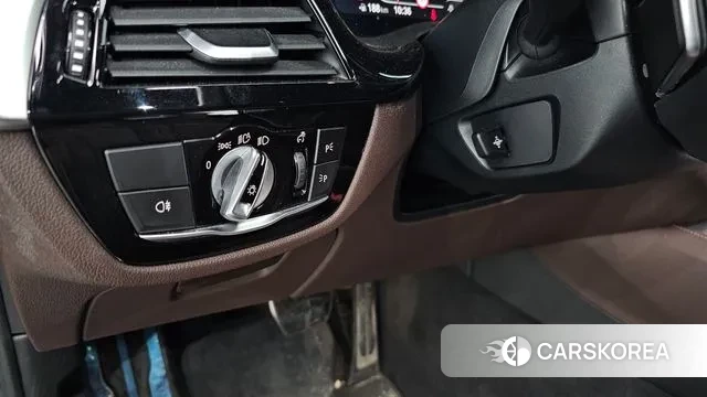 BMW 5 Series (G30) id 3509339 из Кореи 10