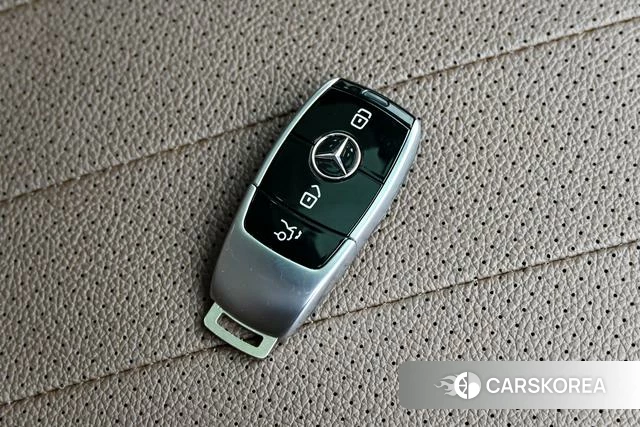 Mercedes-Benz E-class id 4297997 из Китая 10