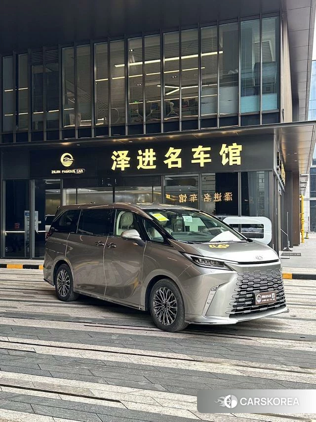 Lexus LM id 4301418 из Китая 10