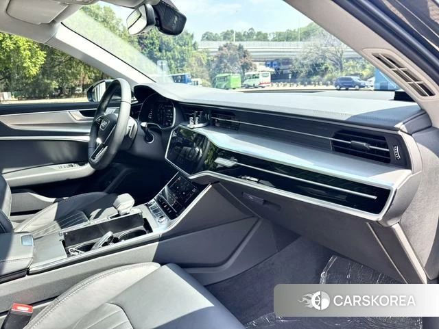 Audi A6L id 3920140 из Китая 10