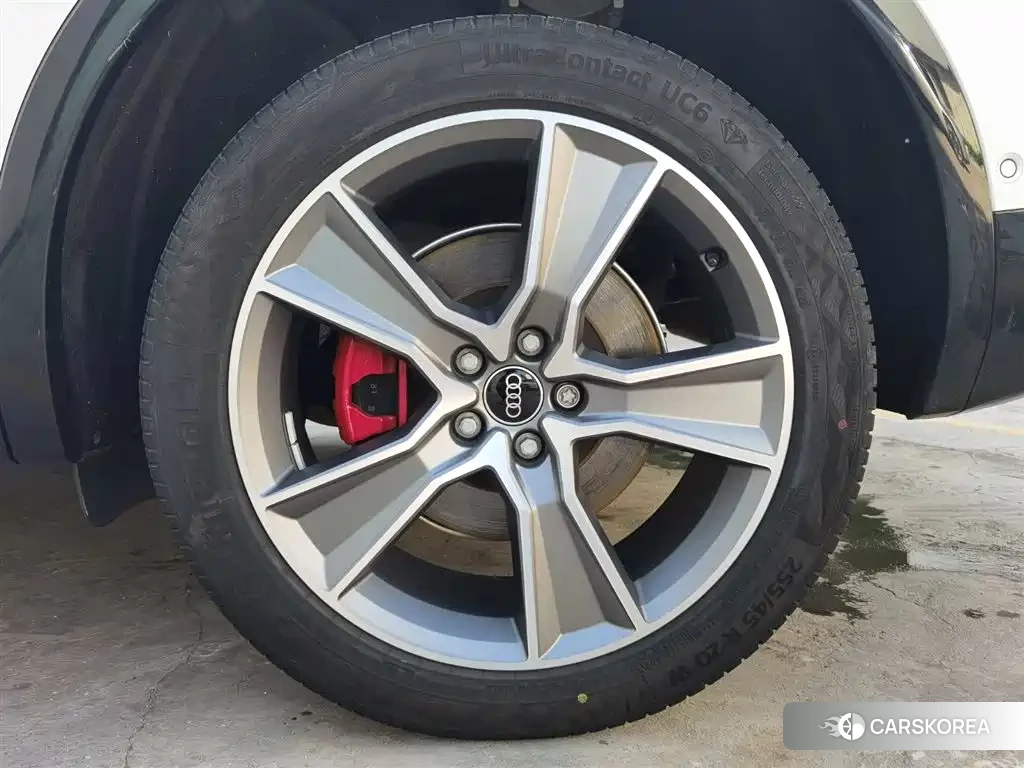 Audi Q5L id 4629461 из Китая 10