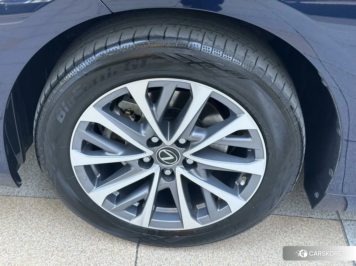 Lexus ES id 4479266 из Китая 10